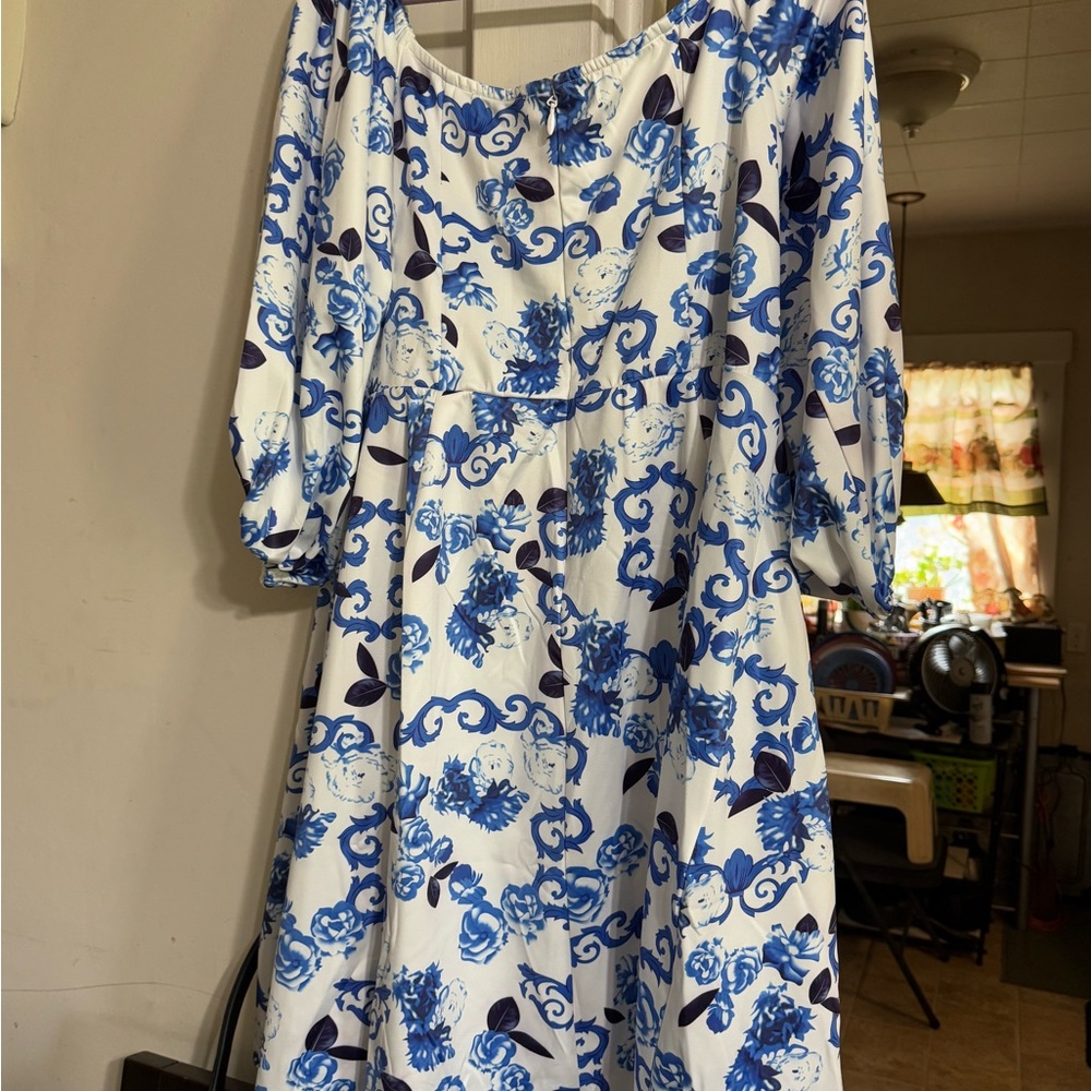 Off-Shoulder Blue and White Dress - Picture 4 of 4